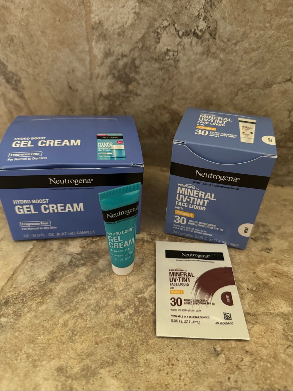 Sample Neutrogena 24-DEEP mineral uv tint & 12 hydro boost gel cream tubes .3
